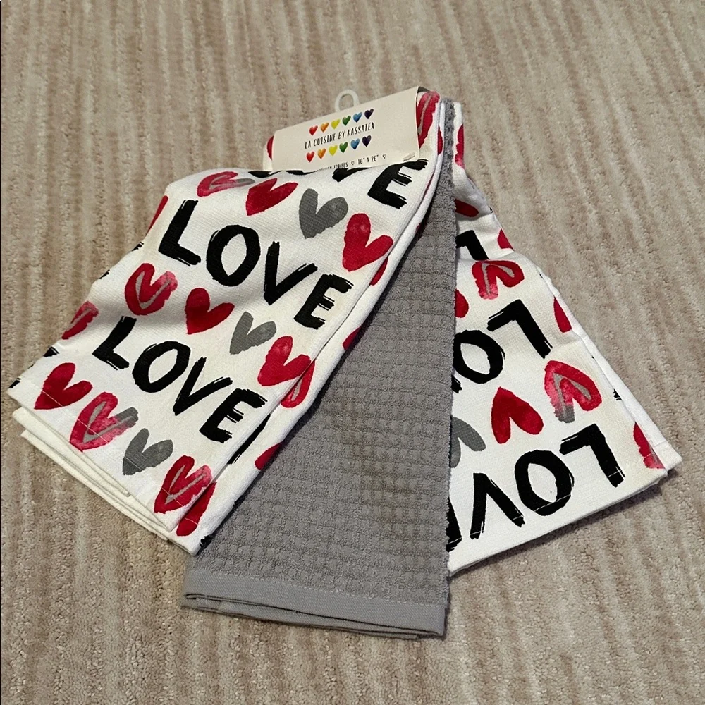 LA CUISINE KASSATEX Kitchen Towels Set of 3 Love Print 16 X 26 NWT Dual Purpose